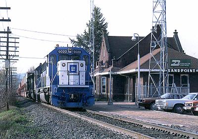 Oakway 9020 at Sandpoint Depot on 23 April 1987.jpg